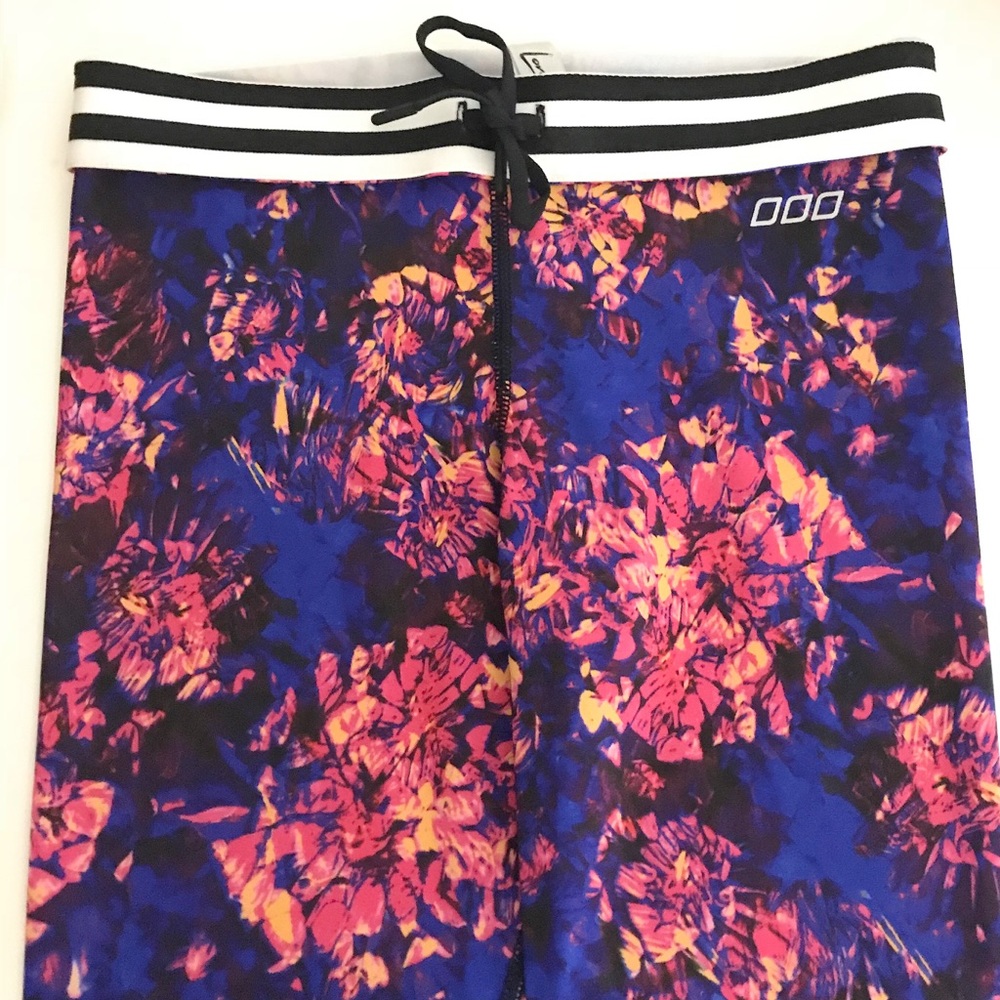 Lorna Jane Bold Blooms Tight
